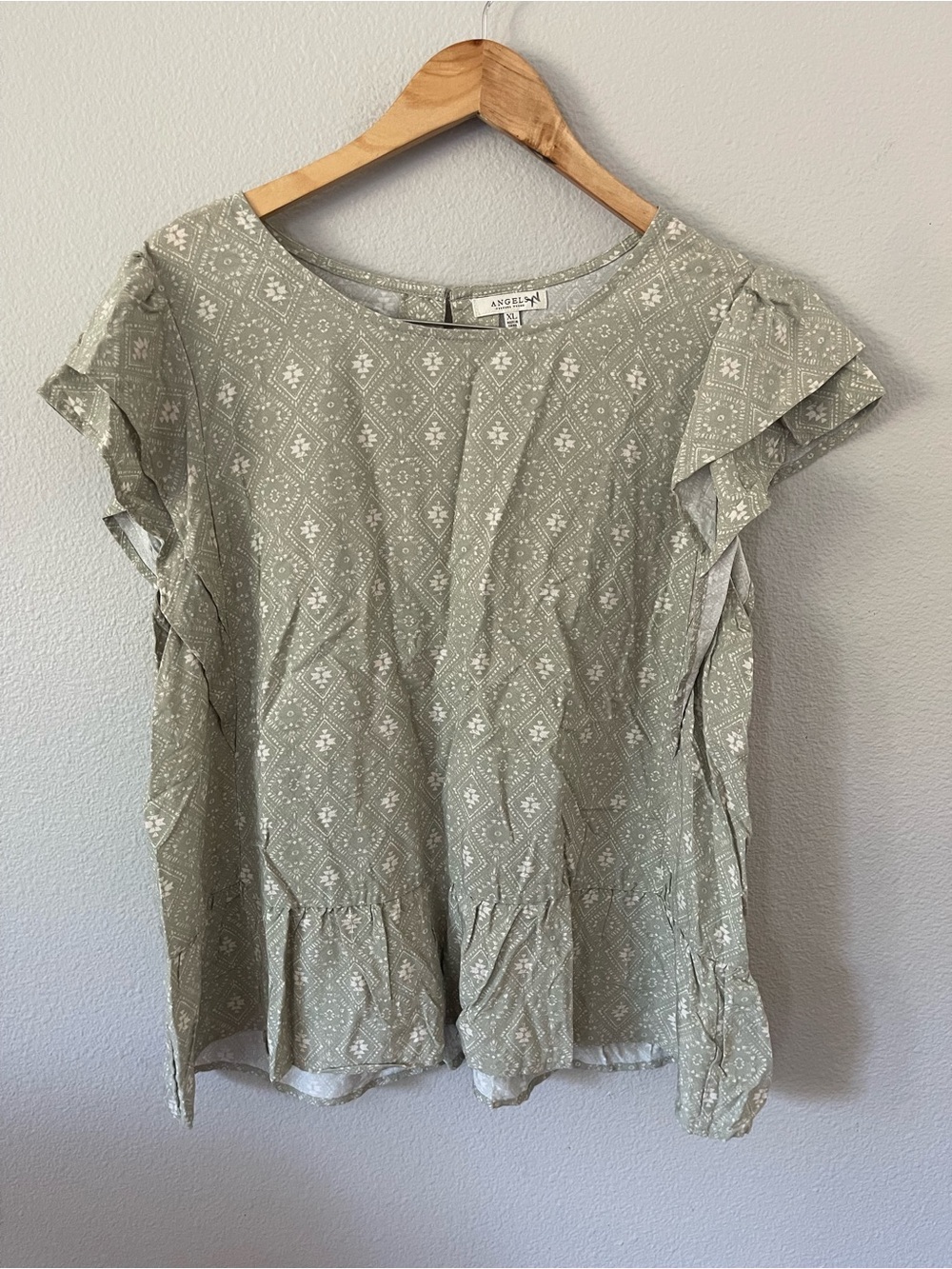Angels Sage Green/White Aztec Print Ruffled Cap Sleeve blouse Size XL NWT